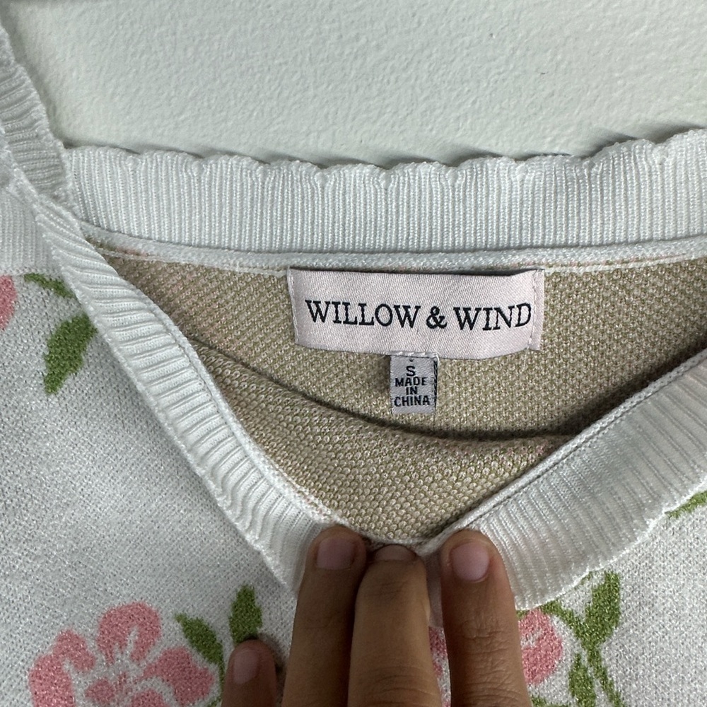 Willow &Wind Floral Knit Sweater - Pink and White - Picture 4 of 7